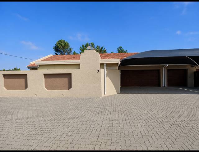 3 BEDROOM TOWNHOUSE FOR SALE IN THREE RIVERS